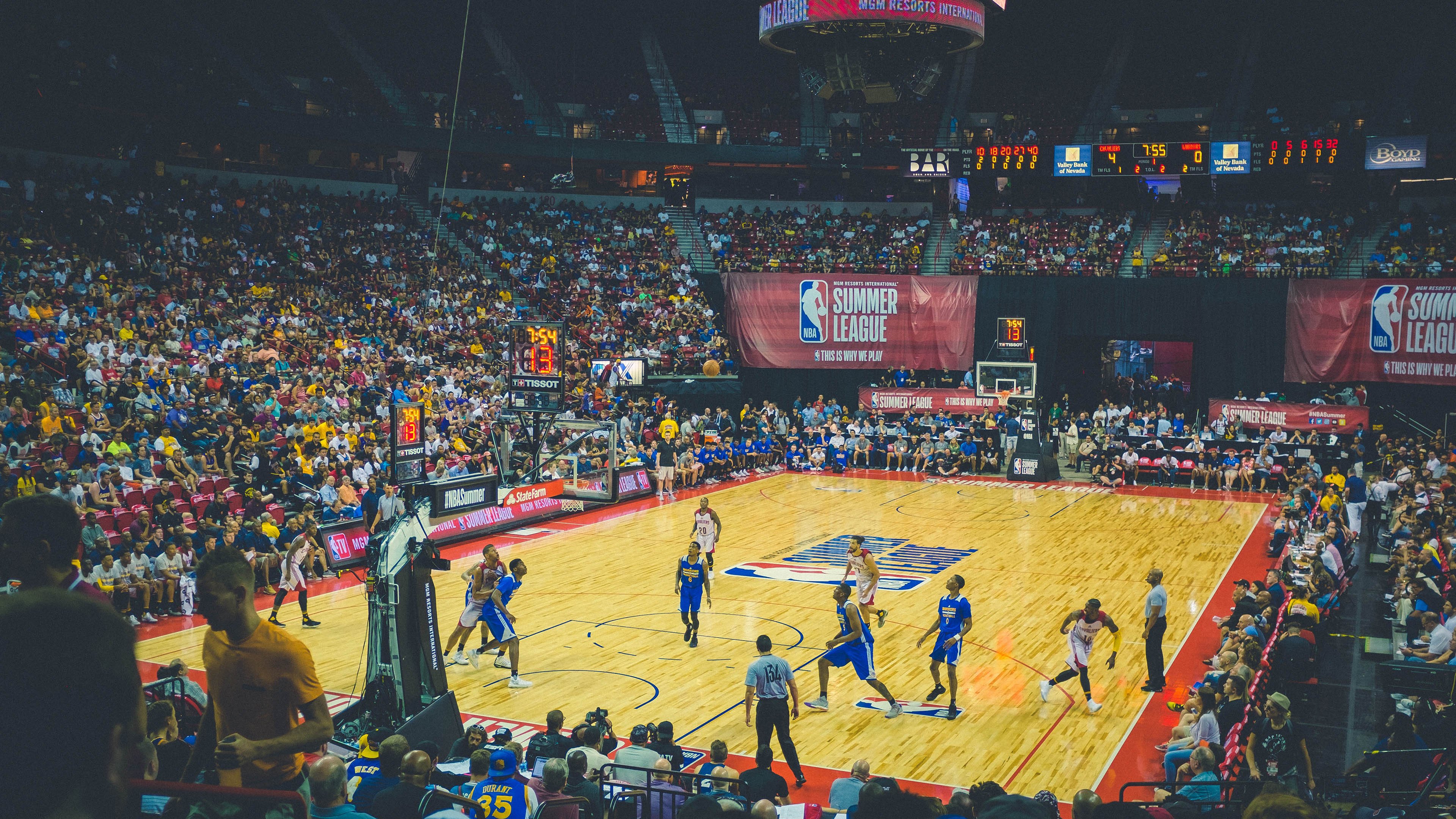 世界大学生游泳锦标赛接力项目再掀高潮 中国队4×100米混合泳强势夺金